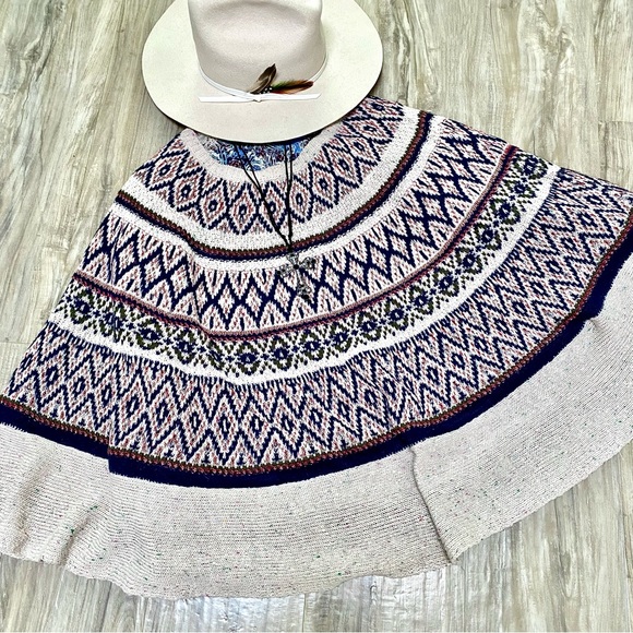 Wool blend poncho knit sweater w Aztec/southwestern/praire/fairisle/cottage vibe - Picture 9 of 12